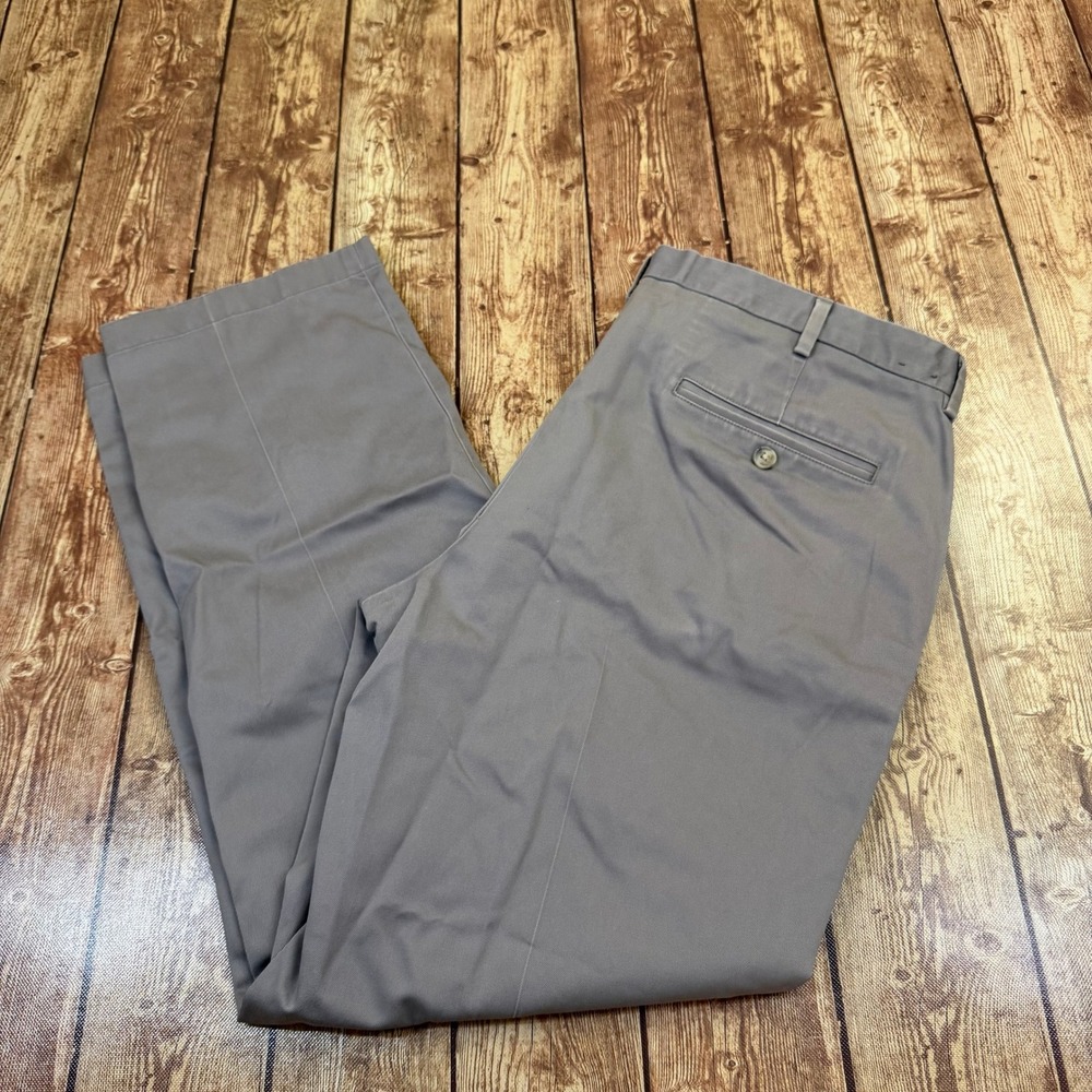Jos A Bank Traveler Collection Pants Mens 36W x 30L Gray Tailored Fit Chino